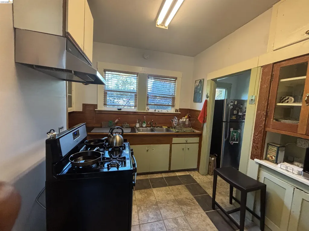 915 39th Street Oakland CA 94608