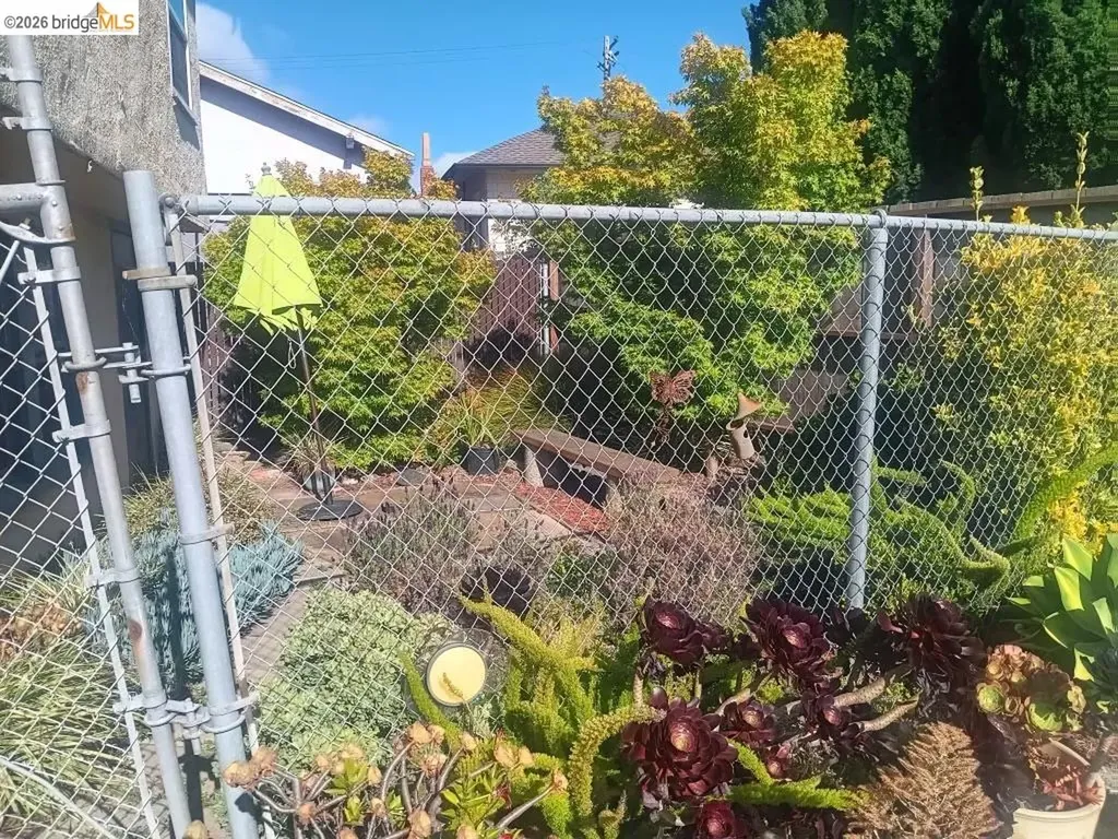 915 39th Street Oakland CA 94608