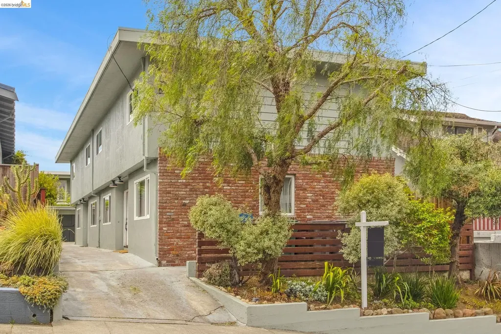 2207 Damuth Street Oakland CA 94602
