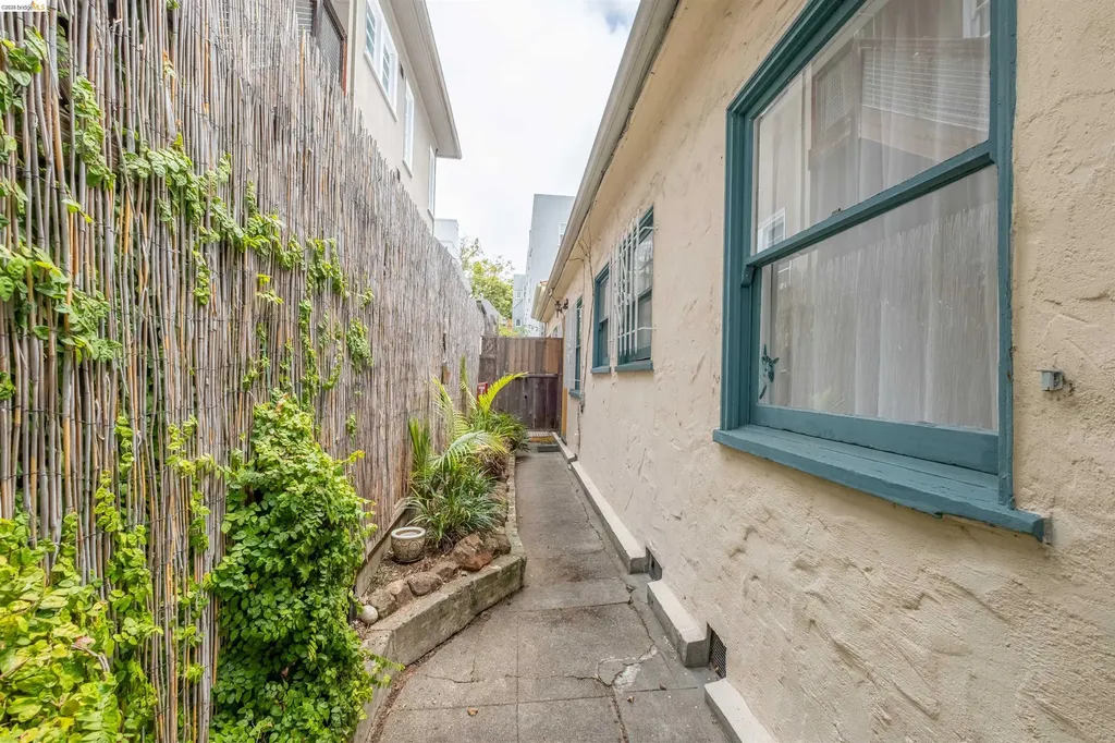 2444 Virginia Berkeley CA 94709
