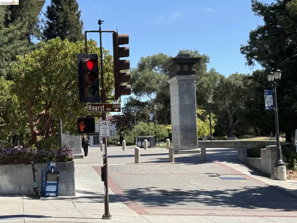 2444 Virginia Berkeley CA 94709