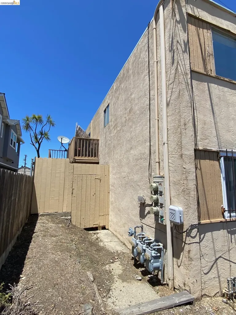 2425 San Joaquin Street Richmond CA 94804