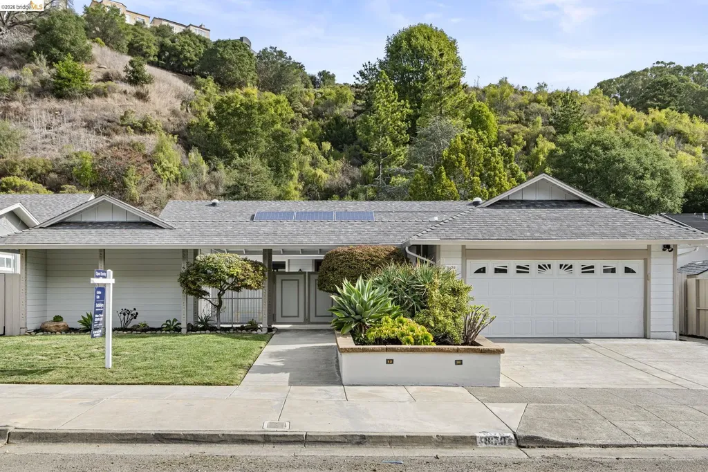 8170 Surrey Lane Oakland CA 94605