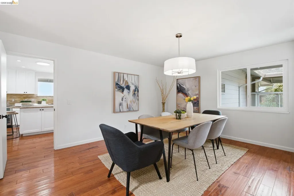 8170 Surrey Lane Oakland CA 94605