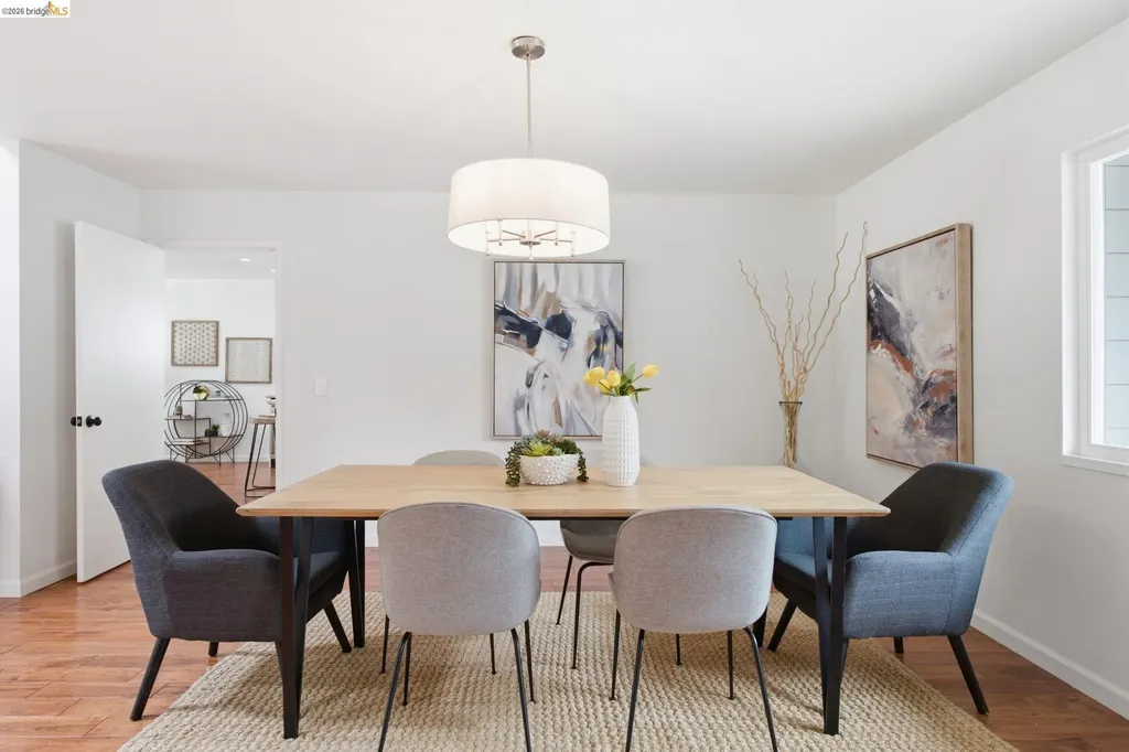 8170 Surrey Lane Oakland CA 94605