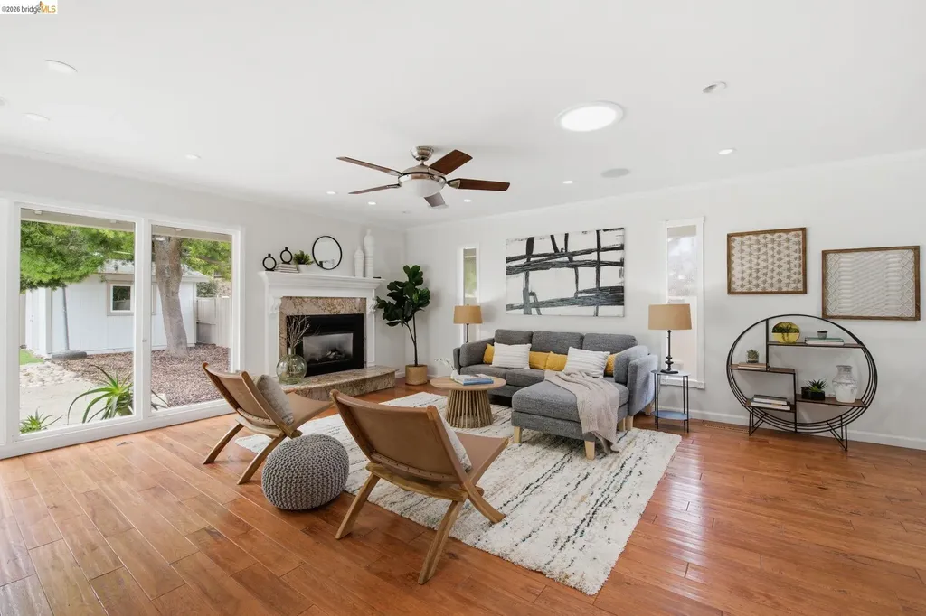 8170 Surrey Lane Oakland CA 94605