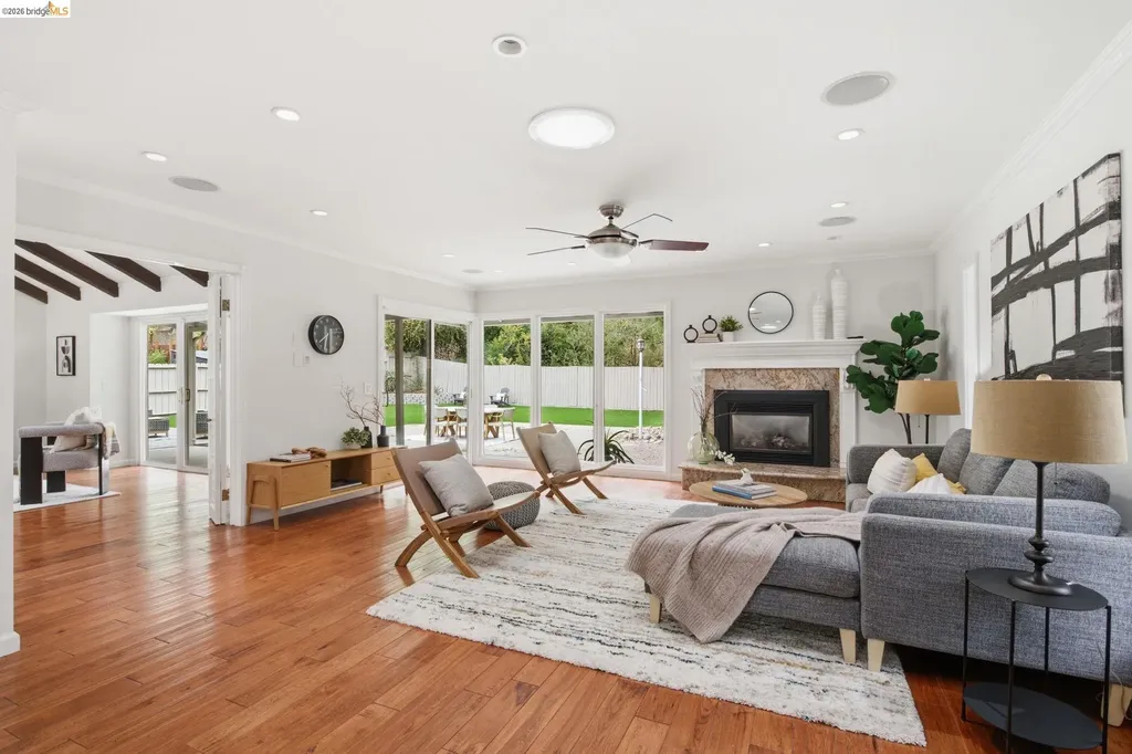 8170 Surrey Lane Oakland CA 94605