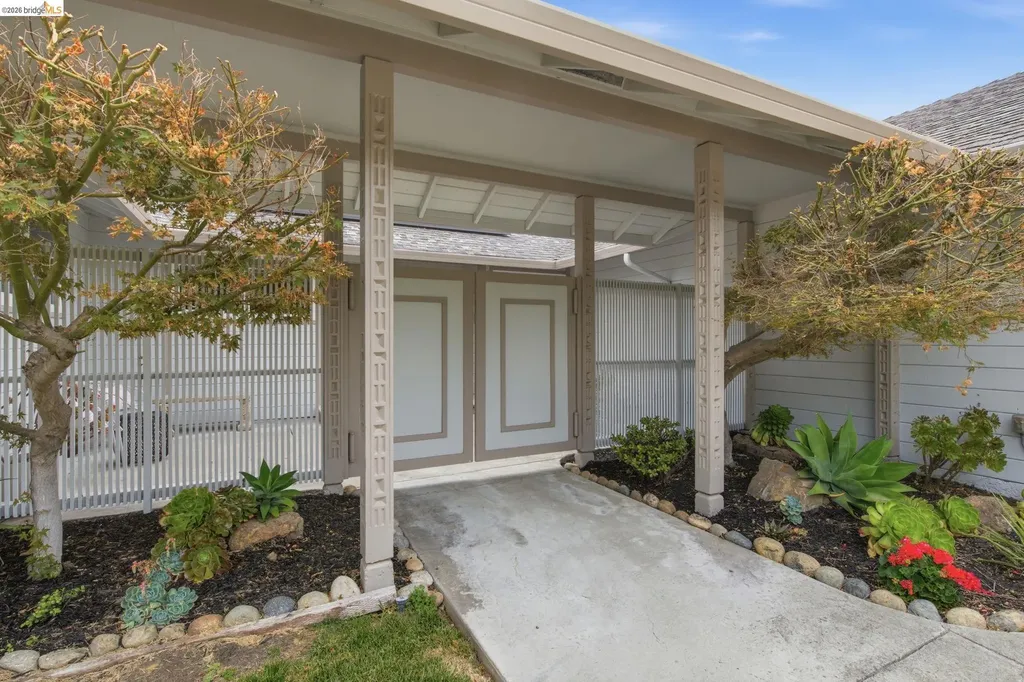 8170 Surrey Lane Oakland CA 94605