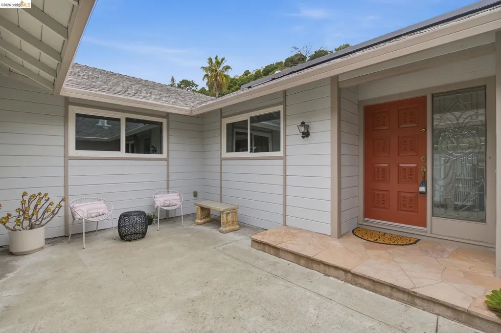 8170 Surrey Lane Oakland CA 94605