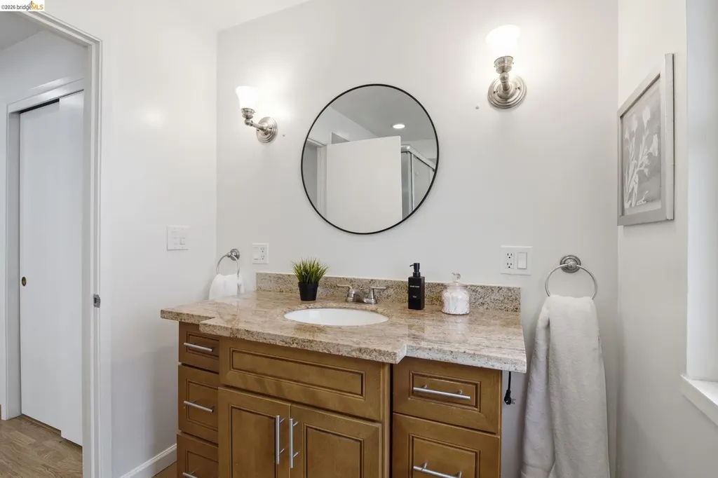 8170 Surrey Lane Oakland CA 94605