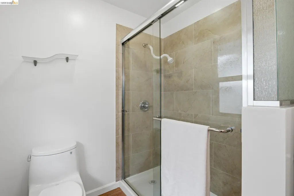 8170 Surrey Lane Oakland CA 94605