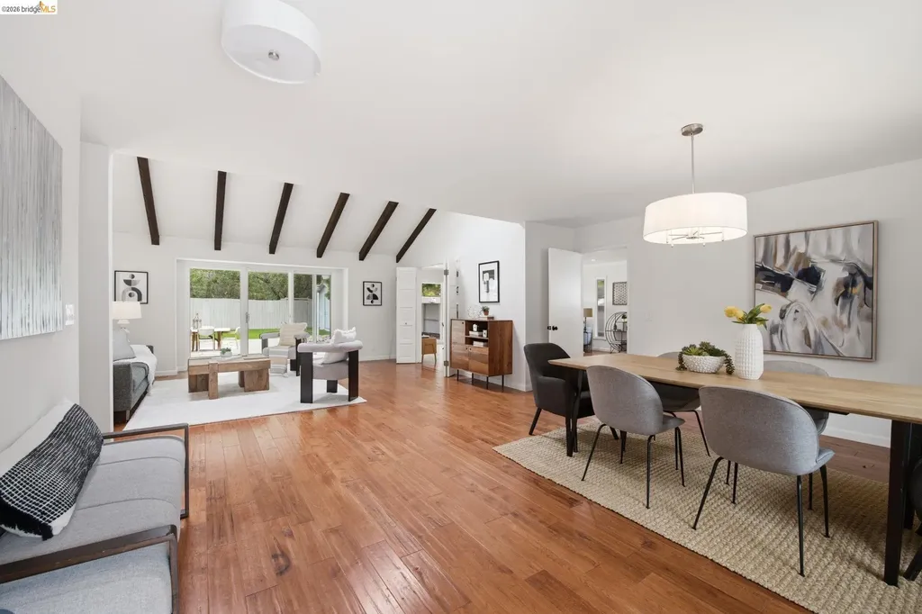 8170 Surrey Lane Oakland CA 94605