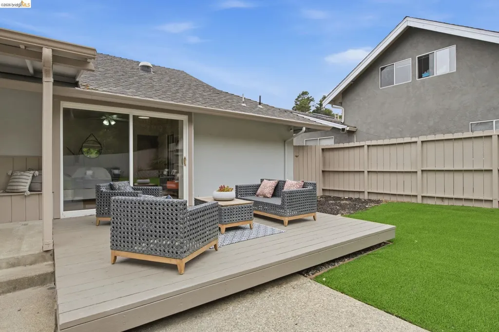 8170 Surrey Lane Oakland CA 94605