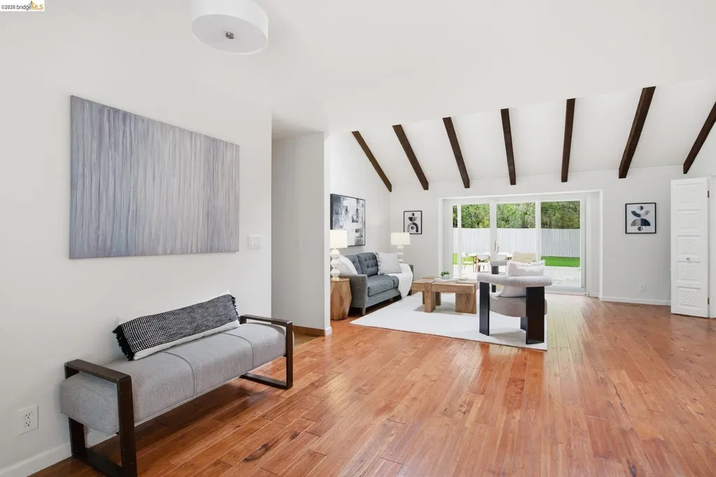 8170 Surrey Lane Oakland CA 94605