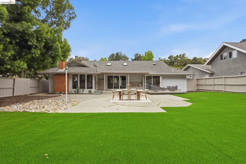 8170 Surrey Lane Oakland CA 94605