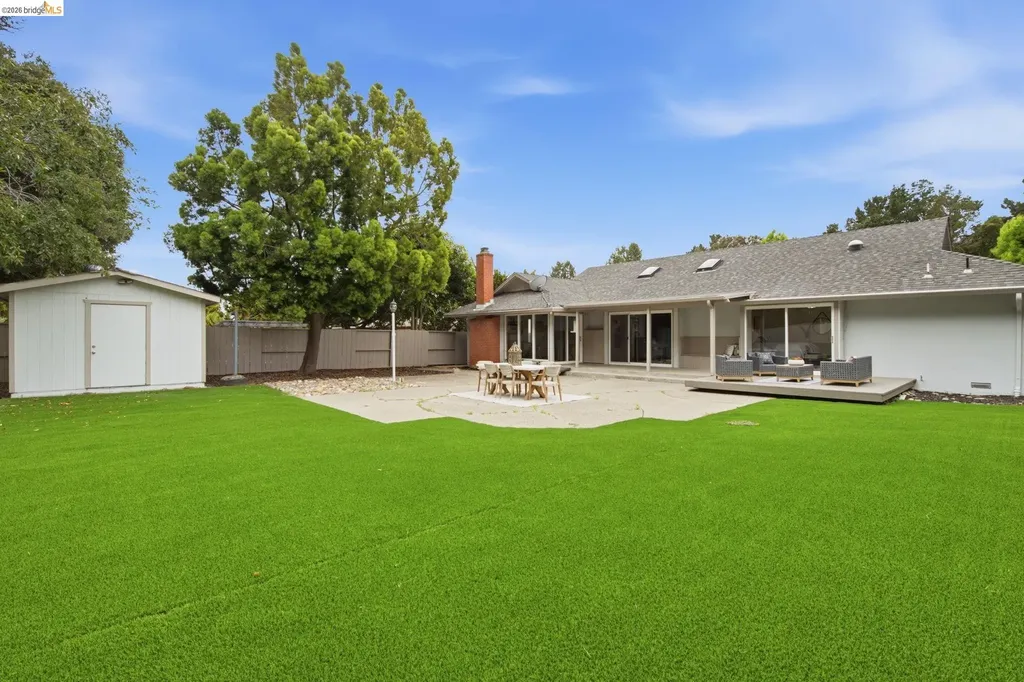 8170 Surrey Lane Oakland CA 94605