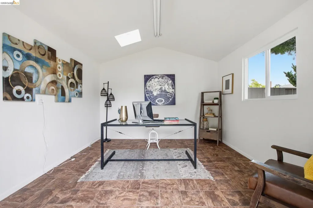8170 Surrey Lane Oakland CA 94605