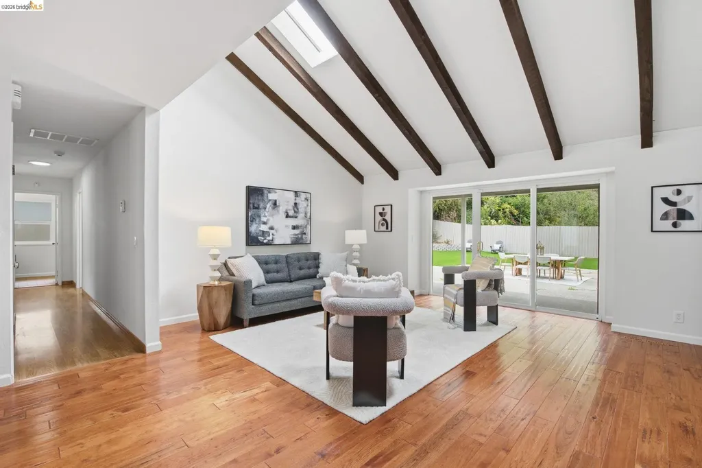 8170 Surrey Lane Oakland CA 94605