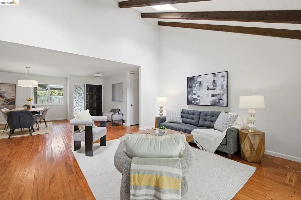 8170 Surrey Lane Oakland CA 94605