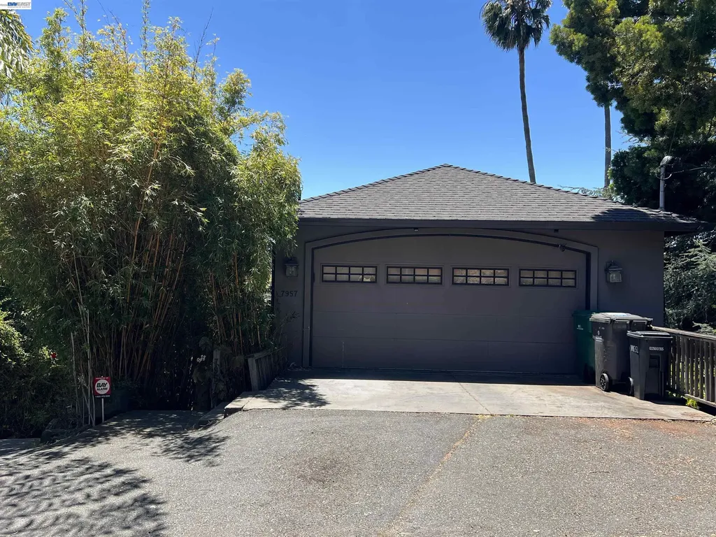 7957 Michigan Avenue Oakland CA 94605