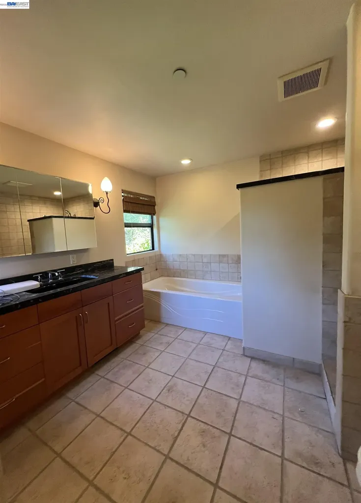 7957 Michigan Avenue Oakland CA 94605