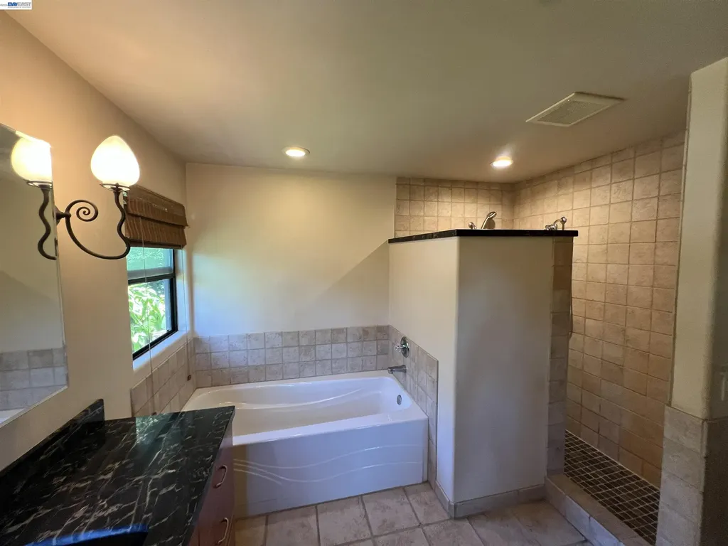 7957 Michigan Avenue Oakland CA 94605