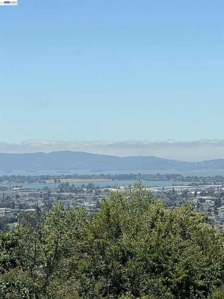 7957 Michigan Avenue Oakland CA 94605