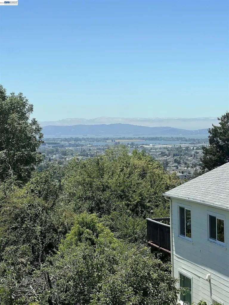 7957 Michigan Avenue Oakland CA 94605