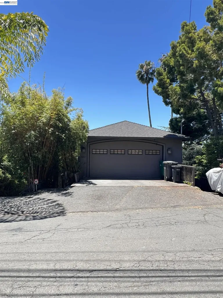 7957 Michigan Avenue Oakland CA 94605