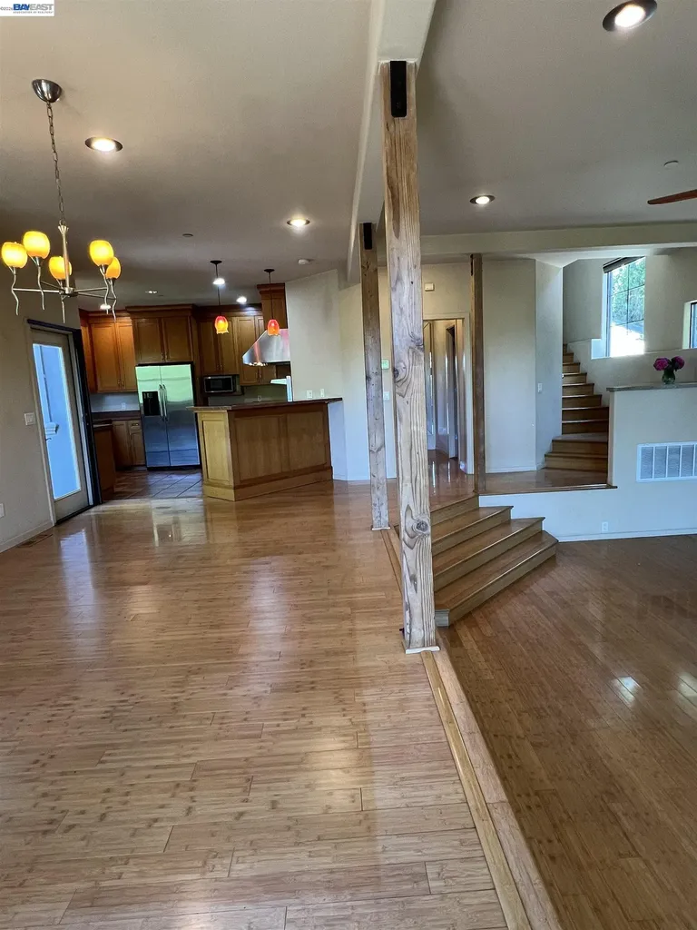 7957 Michigan Avenue Oakland CA 94605
