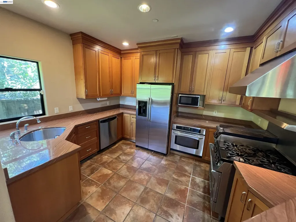 7957 Michigan Avenue Oakland CA 94605