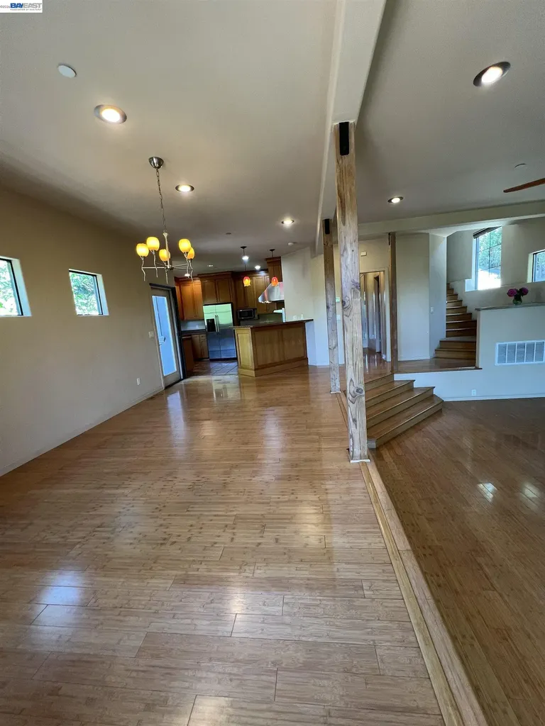 7957 Michigan Avenue Oakland CA 94605