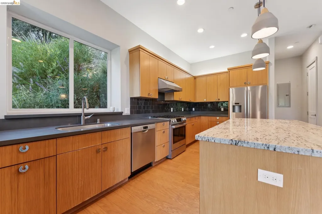 5917 Balboa Oakland CA 94611