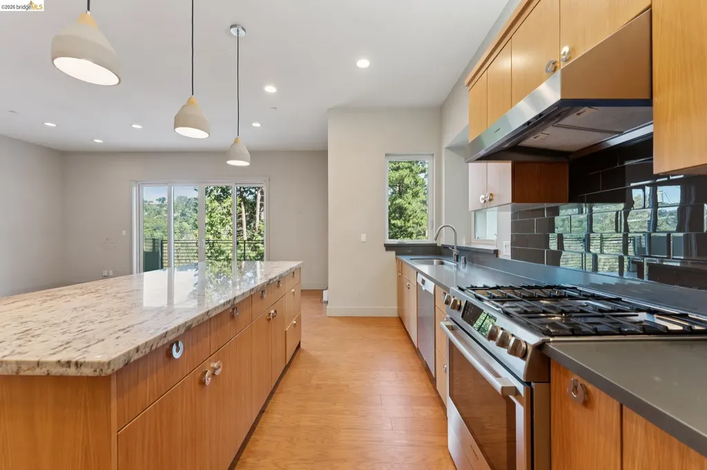 5917 Balboa Oakland CA 94611