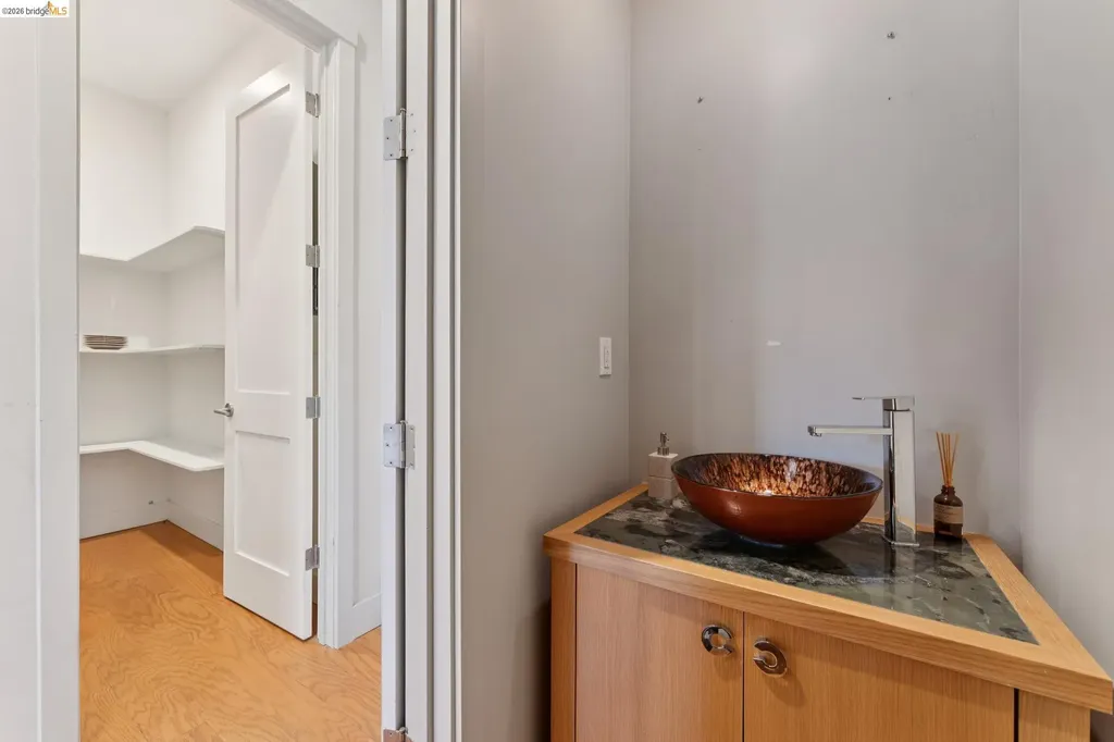 5917 Balboa Oakland CA 94611