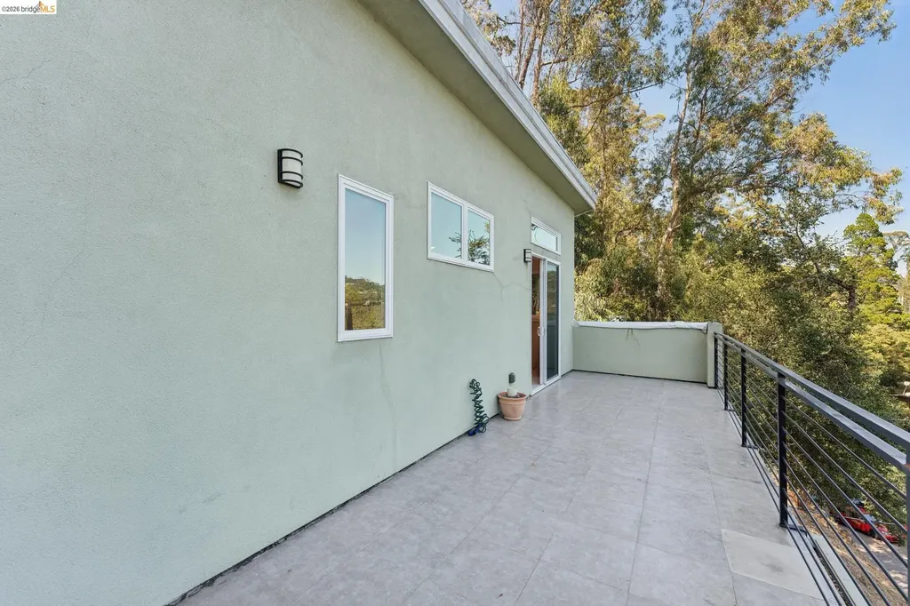 5917 Balboa Oakland CA 94611