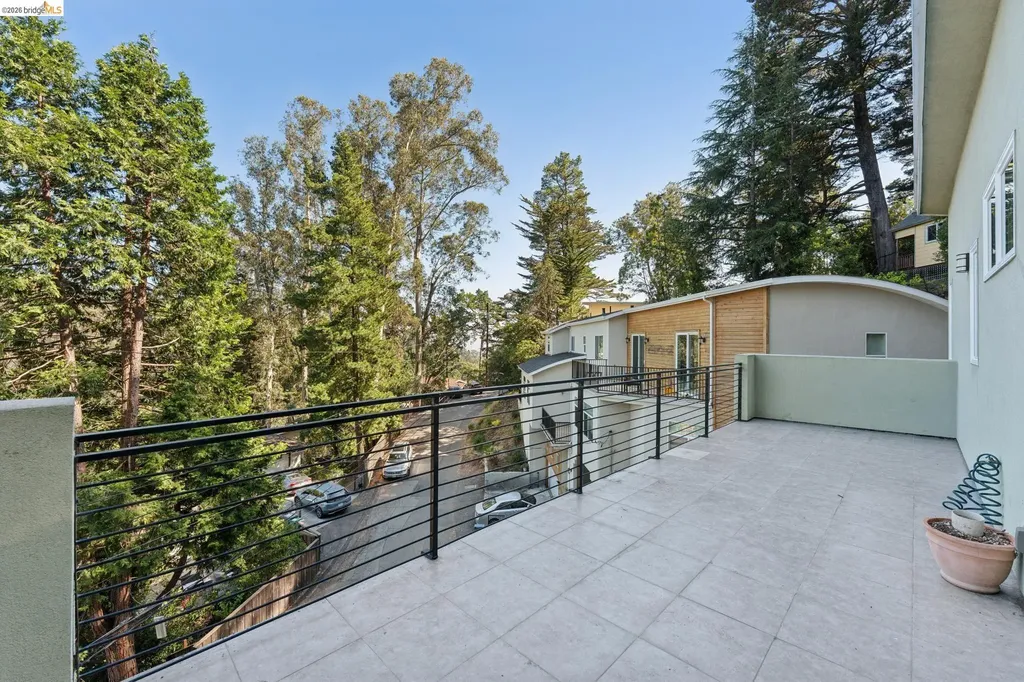 5917 Balboa Oakland CA 94611