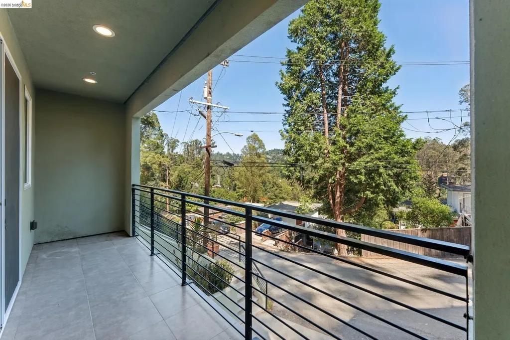5917 Balboa Oakland CA 94611