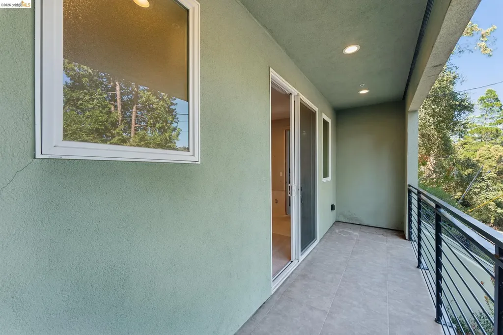 5917 Balboa Oakland CA 94611