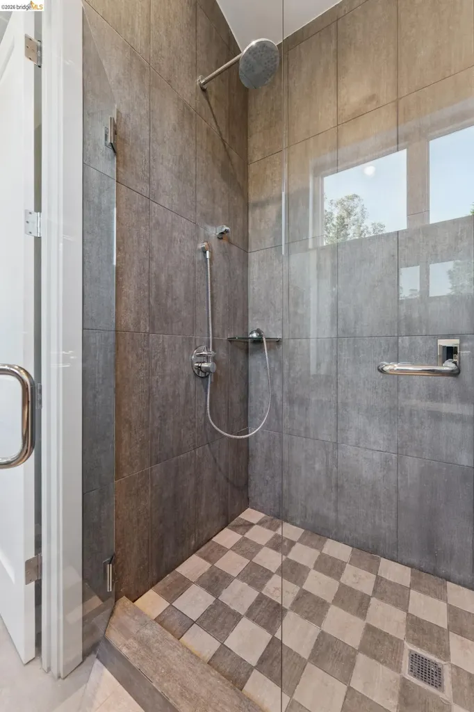 5917 Balboa Oakland CA 94611