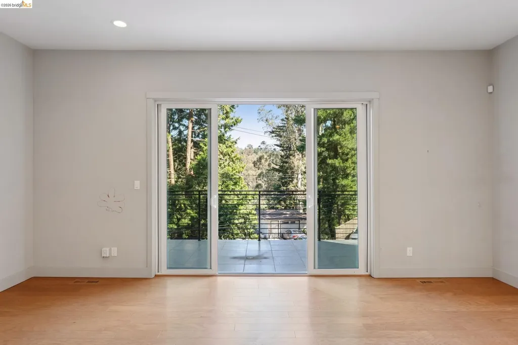 5917 Balboa Oakland CA 94611