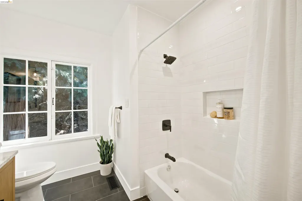 661 Brookwood Place Oakland CA 94610