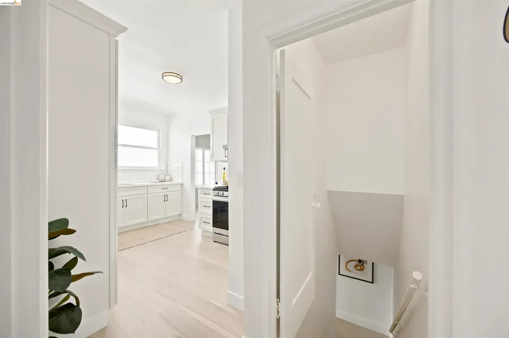 661 Brookwood Place Oakland CA 94610