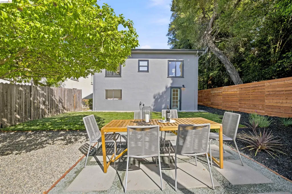 661 Brookwood Place Oakland CA 94610