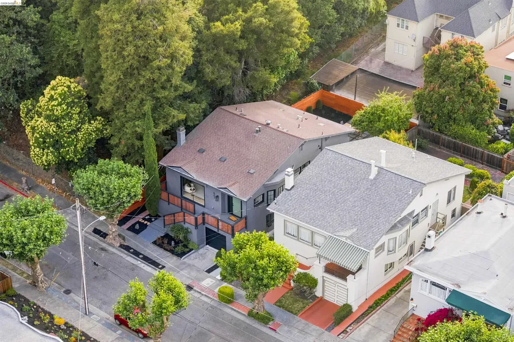 661 Brookwood Place Oakland CA 94610