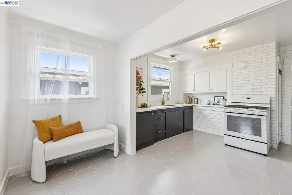 4220 Suter Street Oakland CA 94619