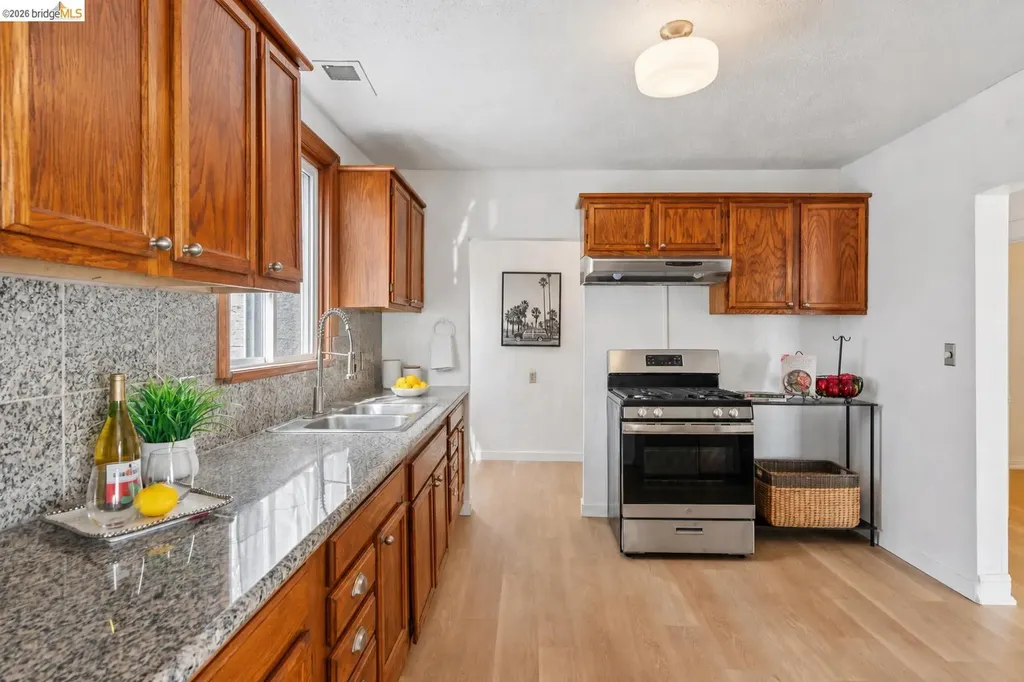 7650 Ney Avenue Oakland CA 94605