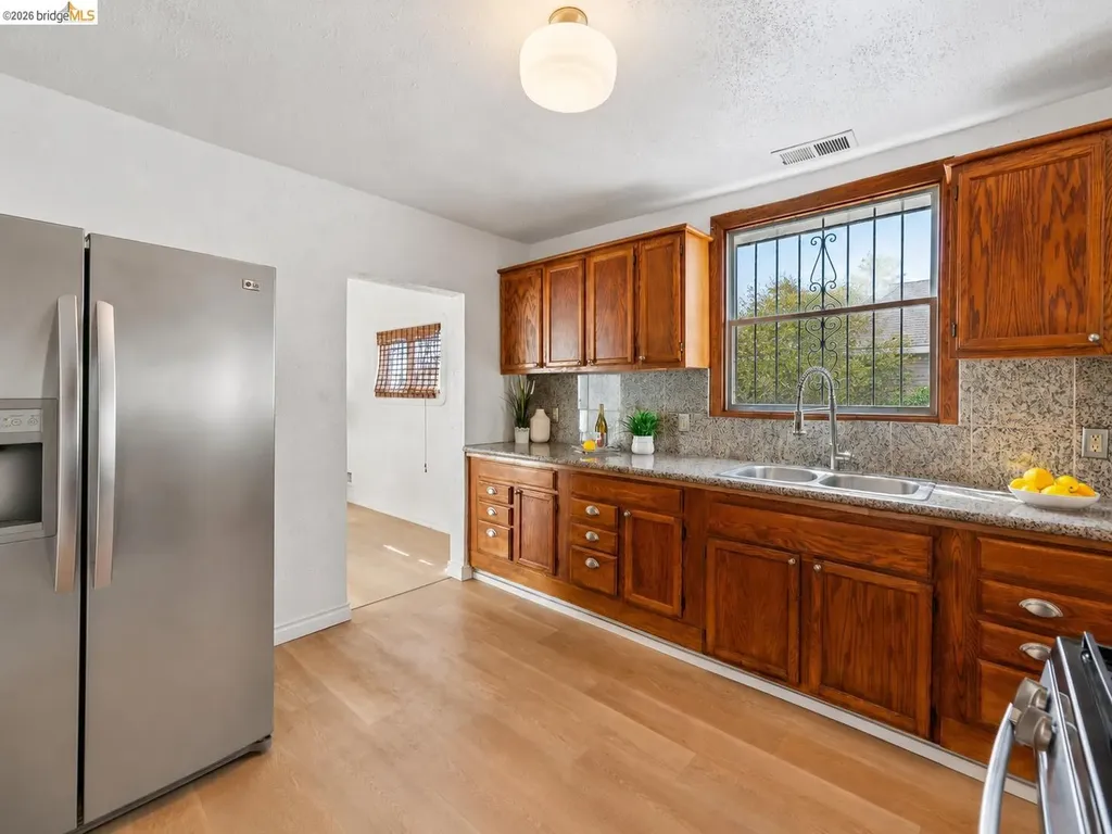 7650 Ney Avenue Oakland CA 94605