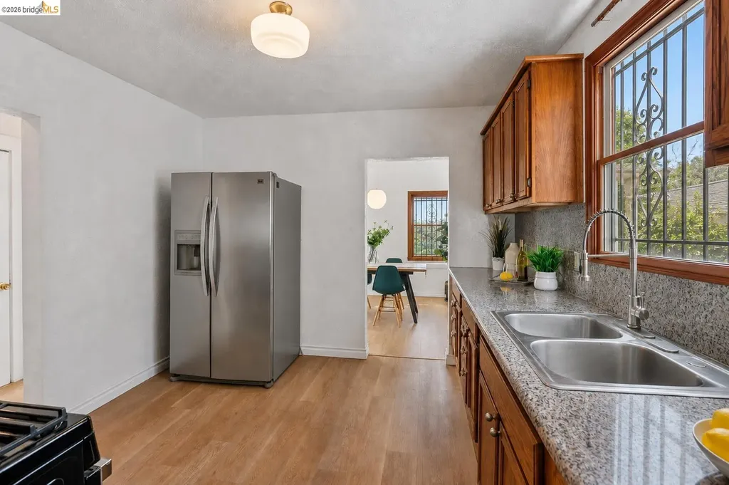 7650 Ney Avenue Oakland CA 94605