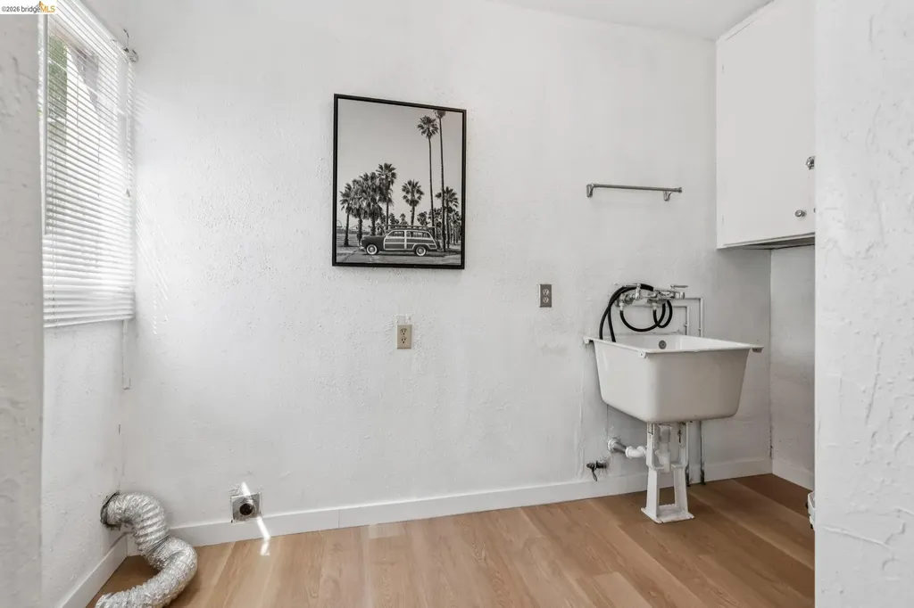 7650 Ney Avenue Oakland CA 94605